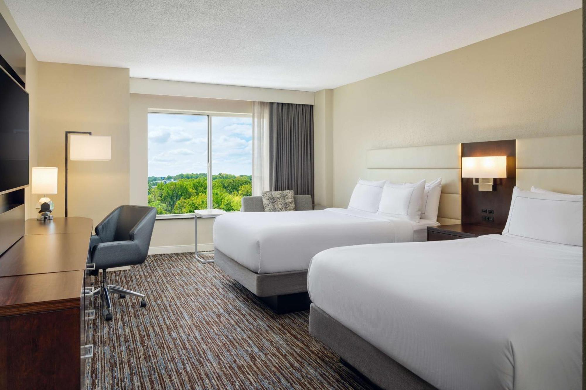 Doubletree By Hilton Greensboro Exterior foto